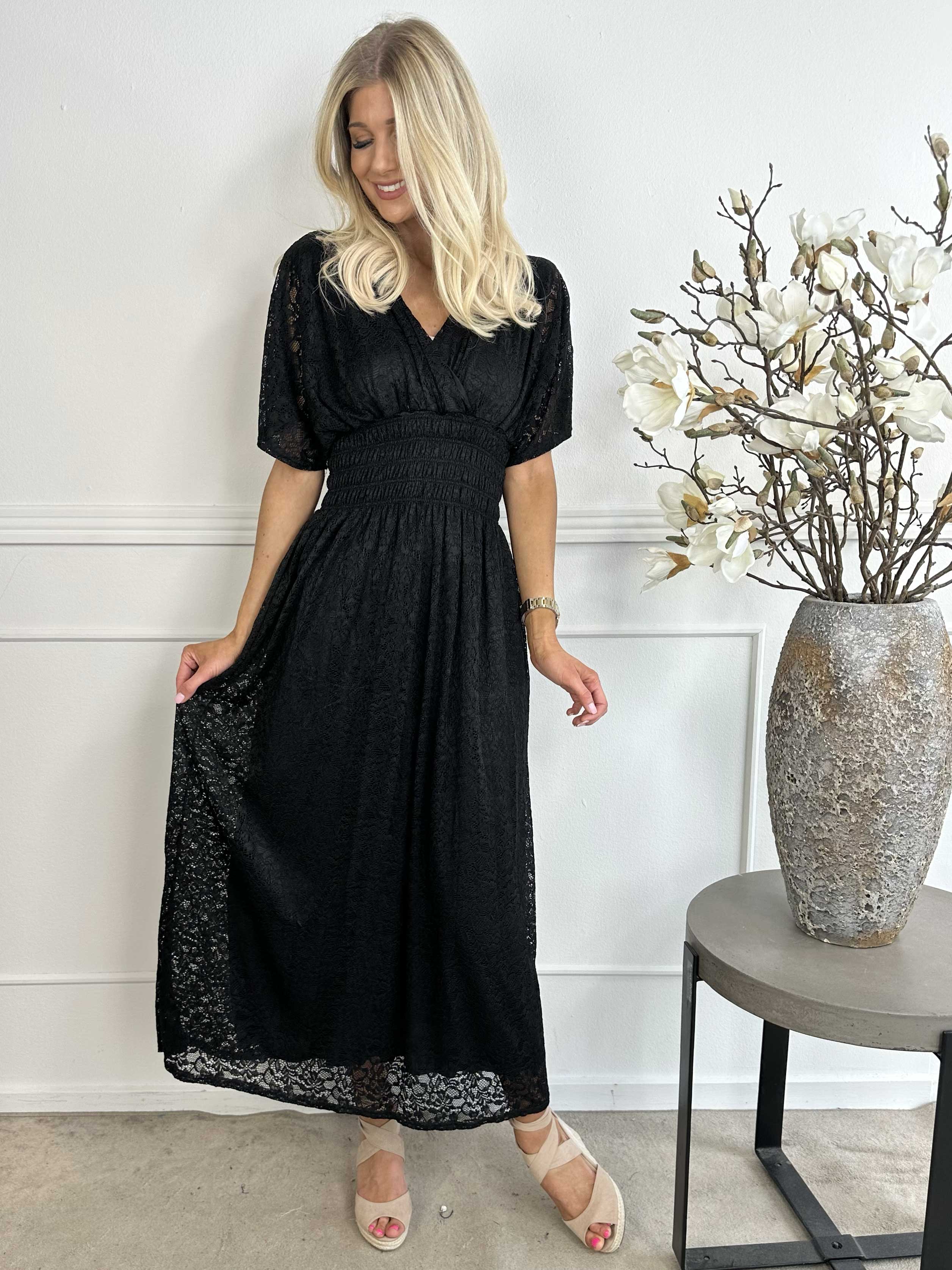 Pams Lace - Lång spetsklänning med smock under bysten